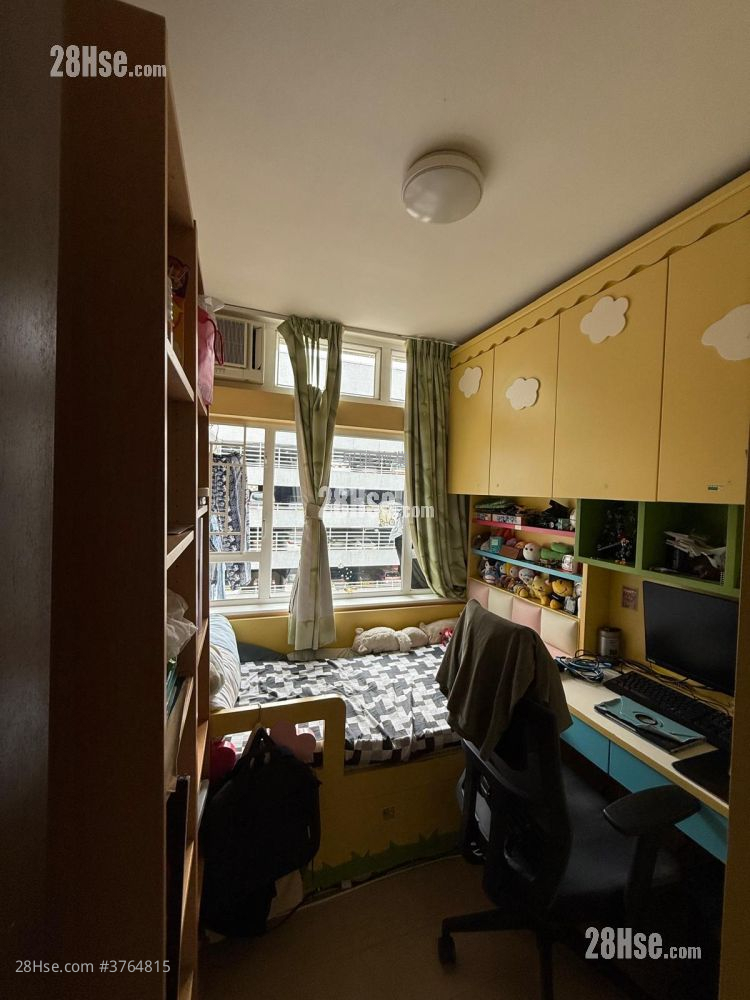 Whampoa Garden Sell 4 Bedrooms , 2 Bathrooms 777 ft²