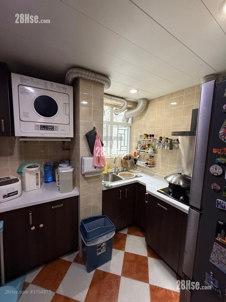 Whampoa Garden Sell 4 Bedrooms , 2 Bathrooms 777 ft²