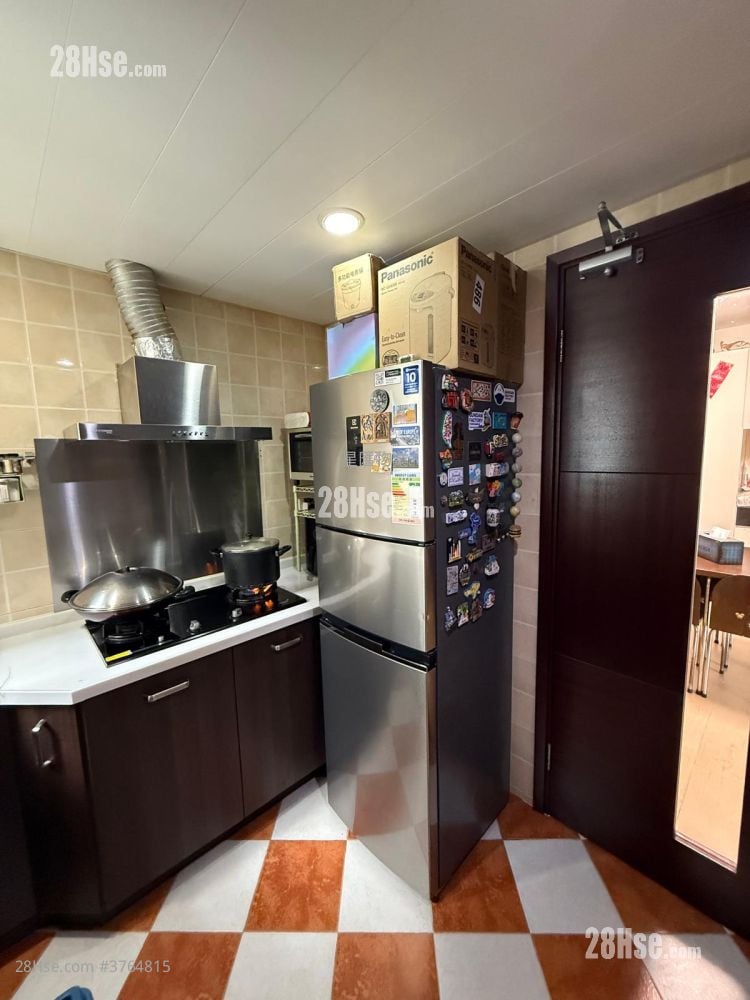 Whampoa Garden Sell 4 Bedrooms , 2 Bathrooms 777 ft²