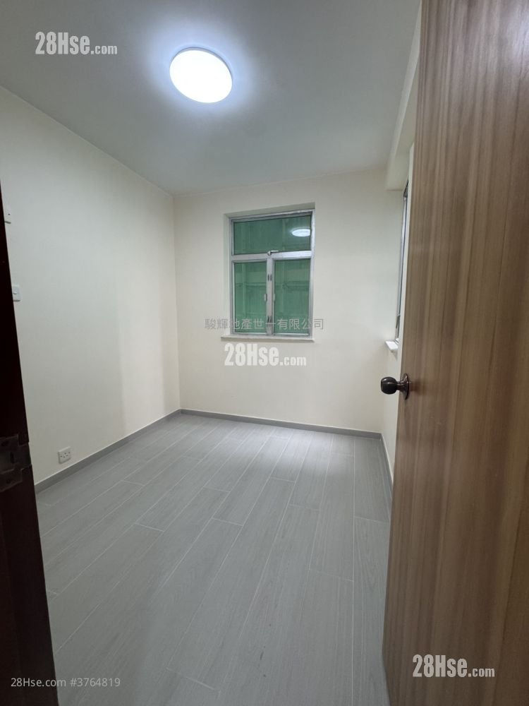 Luna Court Sell 2 Bedrooms , 1 Bathroom 447 ft²