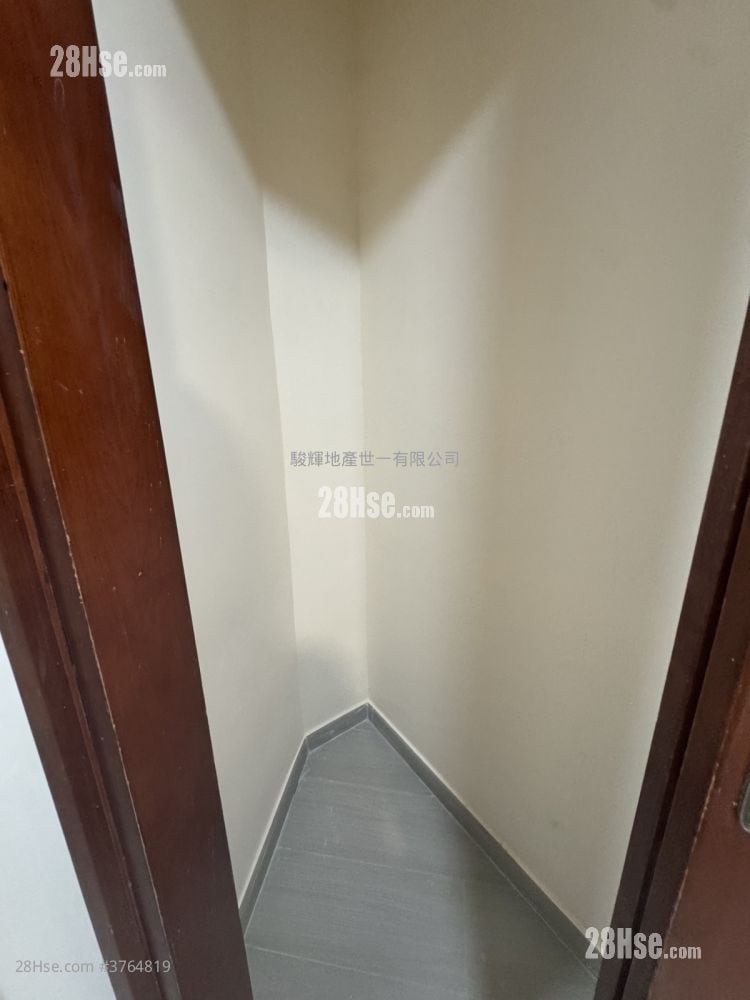 Luna Court Sell 2 Bedrooms , 1 Bathroom 447 ft²