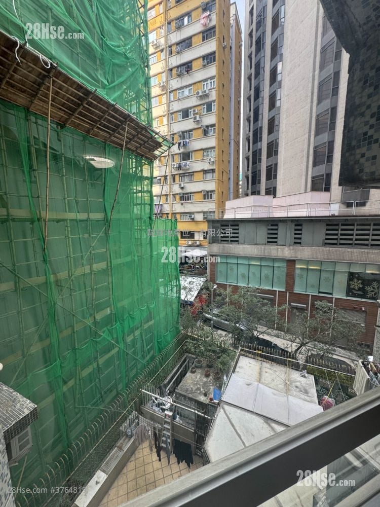 Luna Court Sell 2 Bedrooms , 1 Bathroom 447 ft²