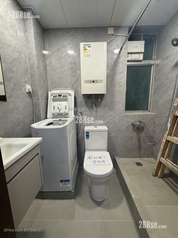 Luna Court Sell 2 Bedrooms , 1 Bathroom 447 ft²