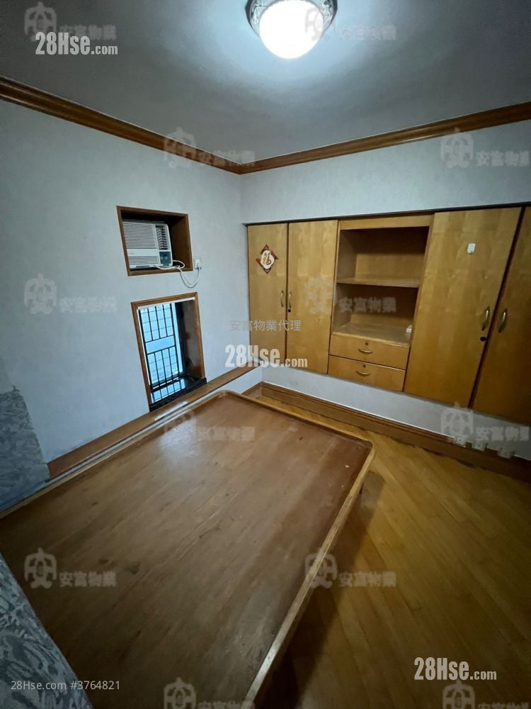 Lagoon Court Rental 3 Bedrooms , 1 Bathroom 598 ft²