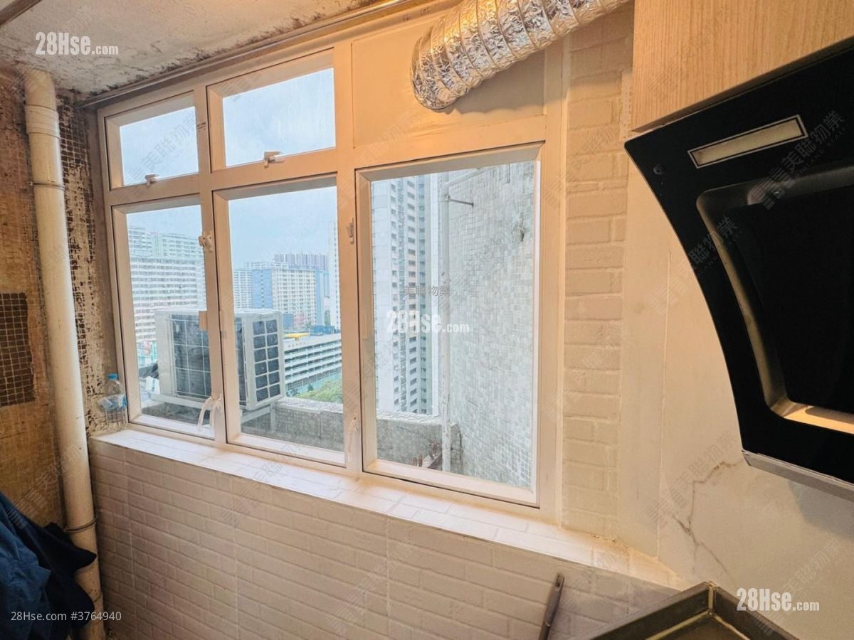 Siu On Court Sell 2 Bedrooms , 1 Bathroom