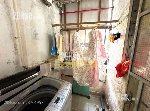 Fu Shin Estate Sell 3 Bedrooms , 1 Bathroom 490 ft²