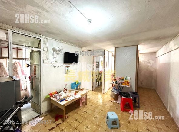 Fu Shin Estate Sell 3 Bedrooms , 1 Bathroom 490 ft²