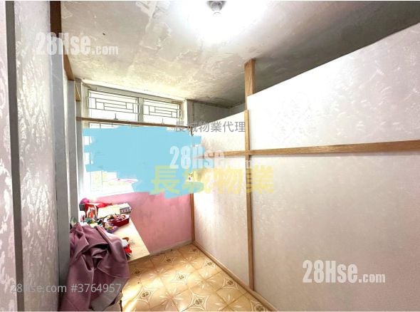 Fu Shin Estate Sell 3 Bedrooms , 1 Bathroom 490 ft²