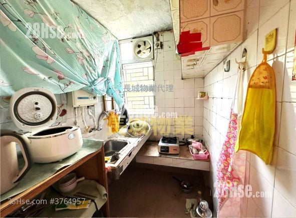 Fu Shin Estate Sell 3 Bedrooms , 1 Bathroom 490 ft²