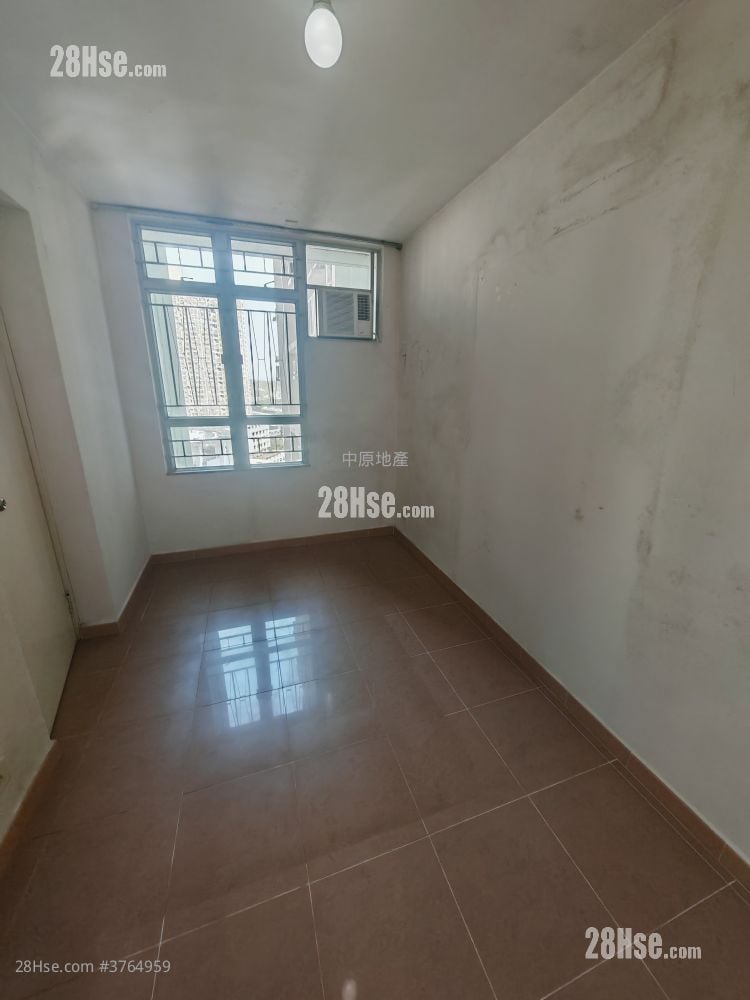 Tin Shing Court Sell 2 Bedrooms , 1 Bathroom