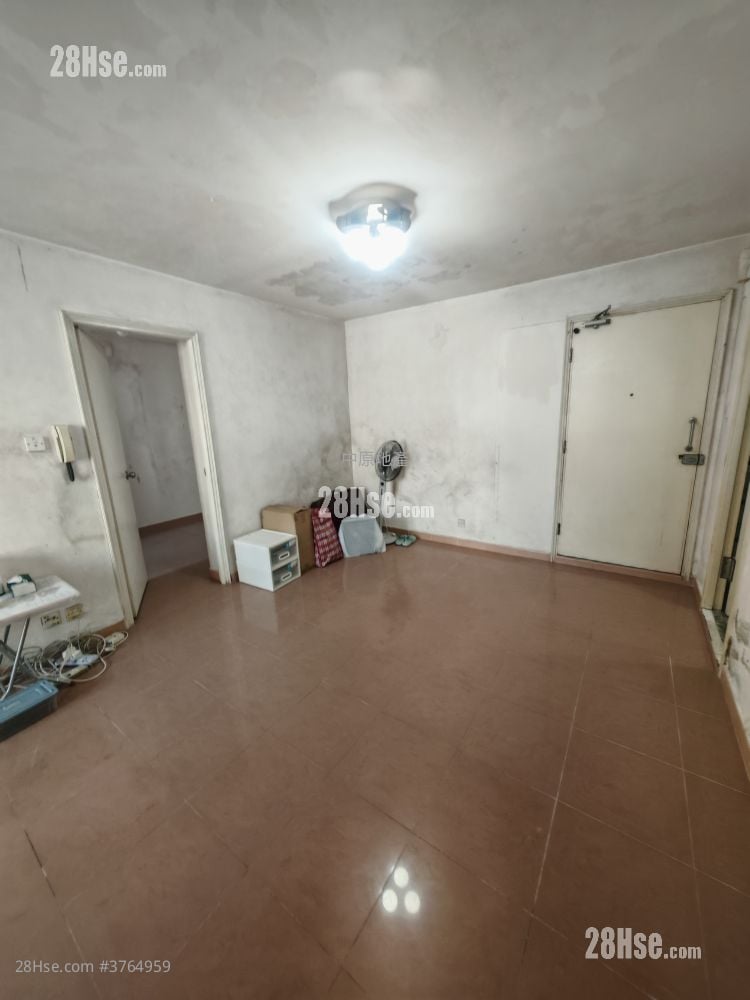 Tin Shing Court Sell 2 Bedrooms , 1 Bathroom