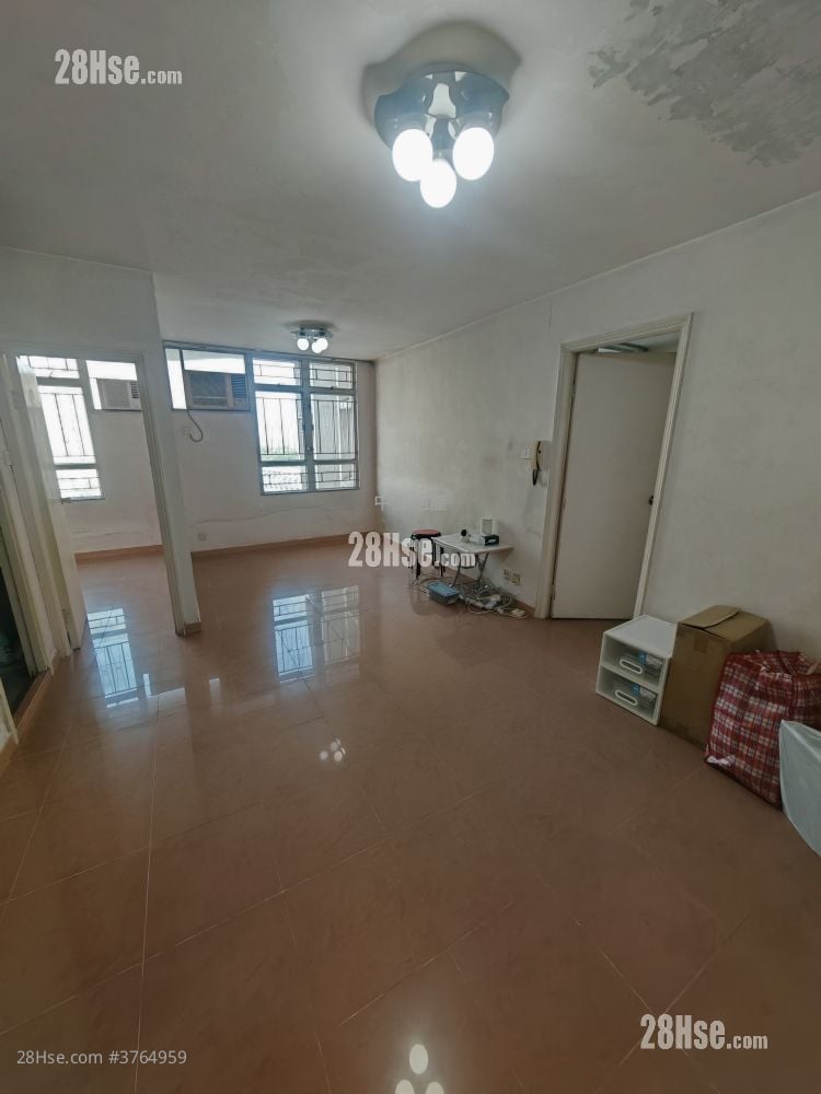 Tin Shing Court Sell 2 Bedrooms , 1 Bathroom