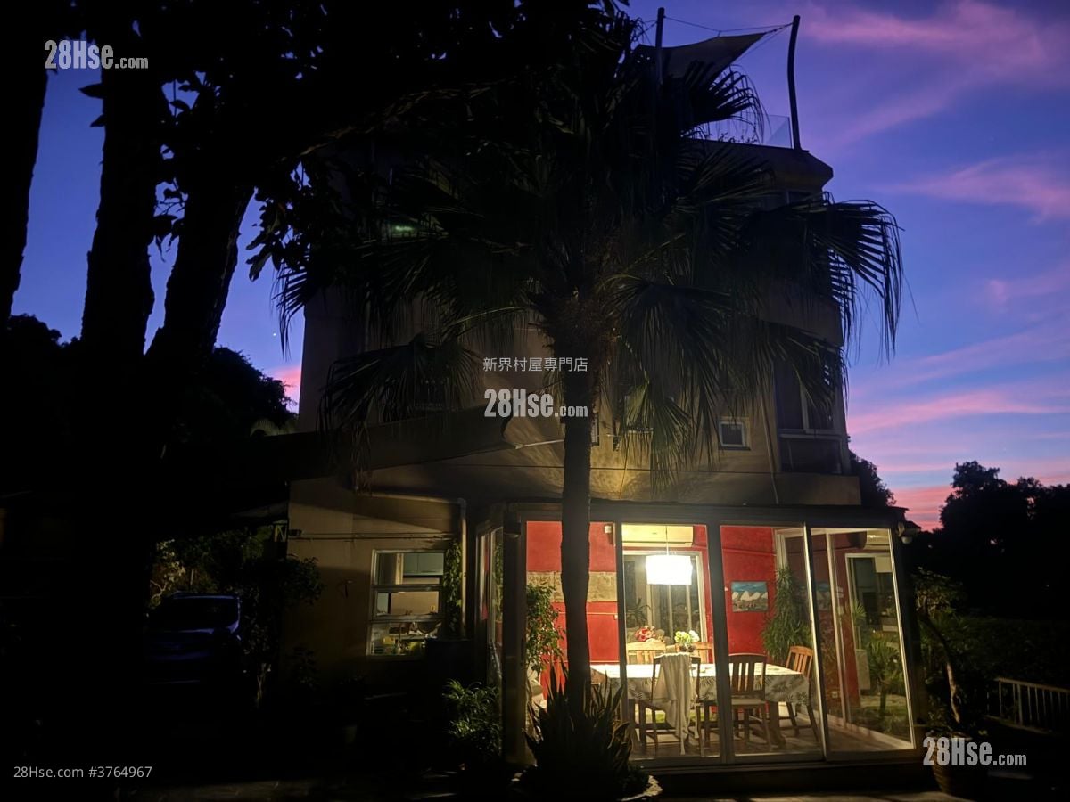 Village Sell 3 Bedrooms , 3 Bathrooms 1,950 ft²