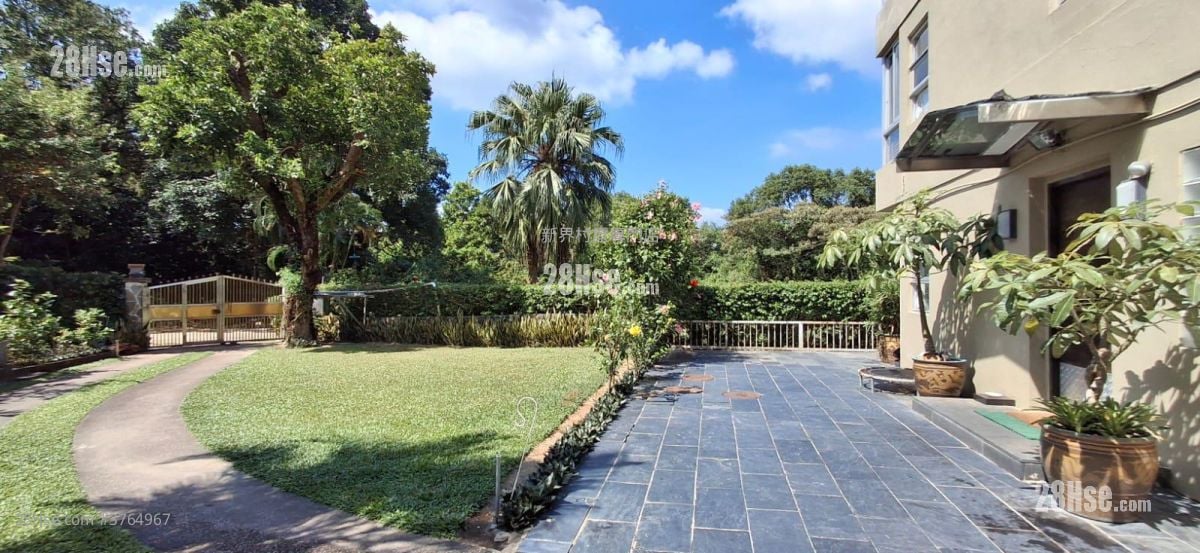 Village Sell 3 Bedrooms , 3 Bathrooms 1,950 ft²