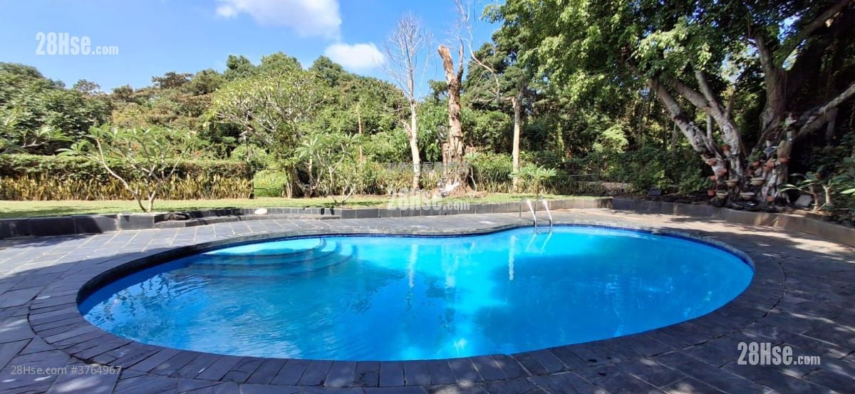 Village Sell 3 Bedrooms , 3 Bathrooms 1,950 ft²