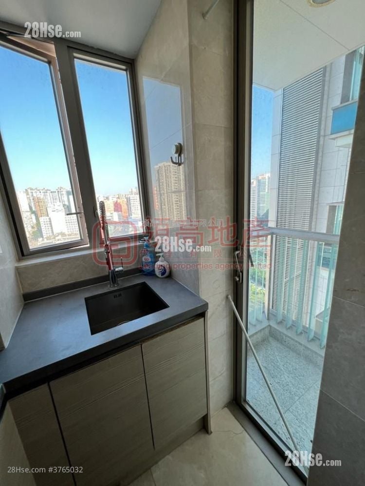 The Coronation Sell 1 Bedroom , 1 Bathroom 496 ft²