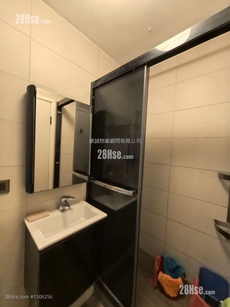 Hong Pak Court Sell 2 Bedrooms , 1 Bathroom 401 ft²