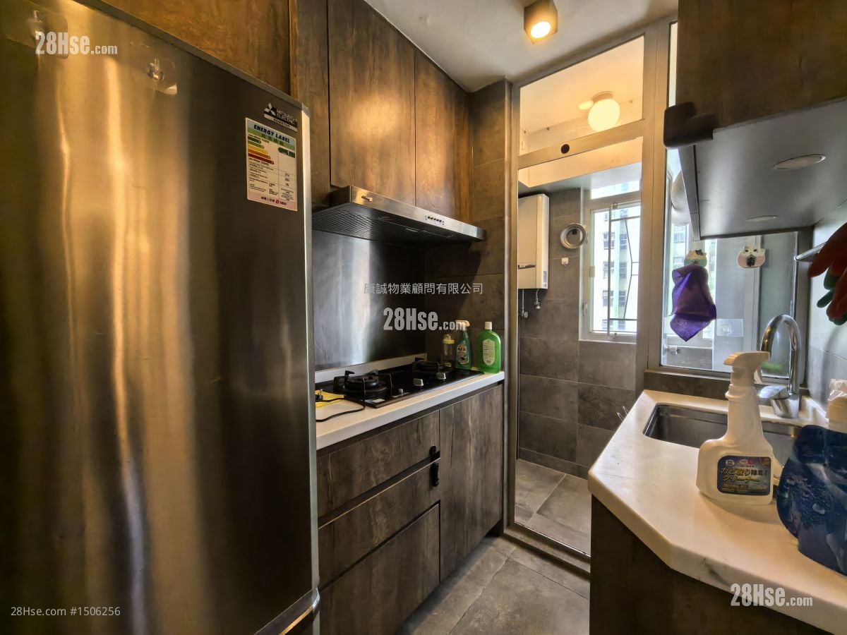 Hong Pak Court Sell 2 Bedrooms , 1 Bathroom 401 ft²