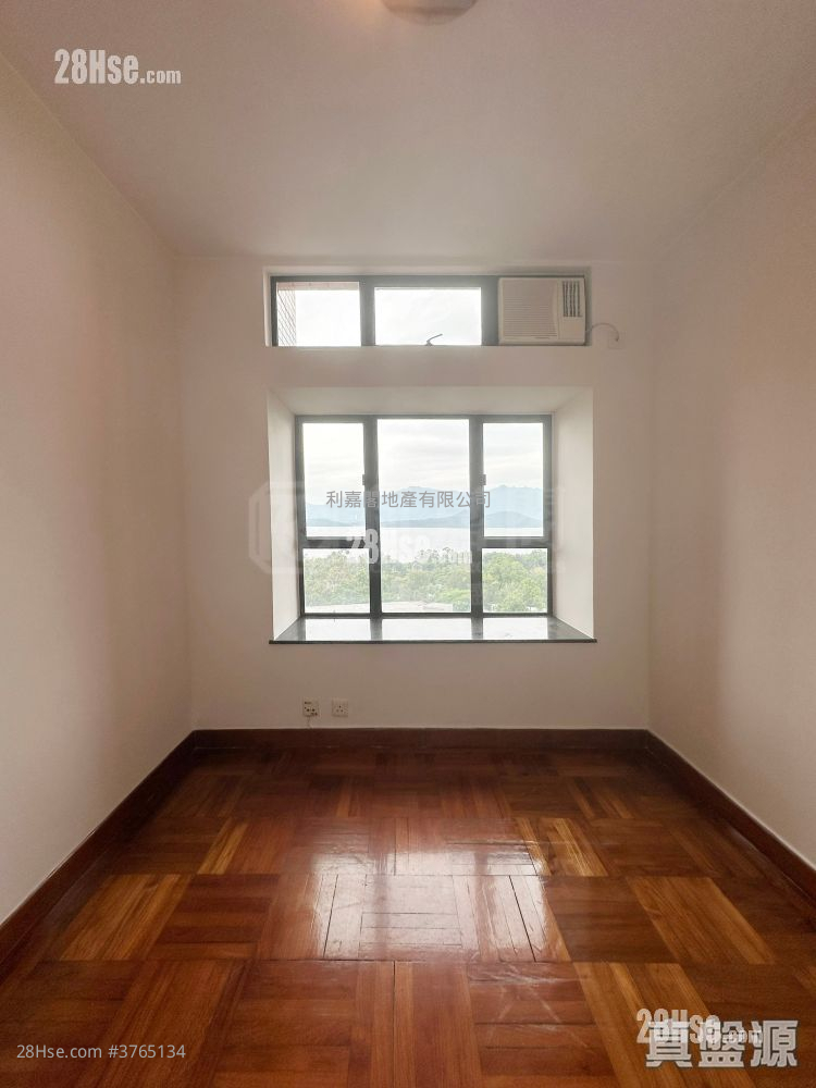 Villa Athena Sell 3 Bedrooms 727 ft²