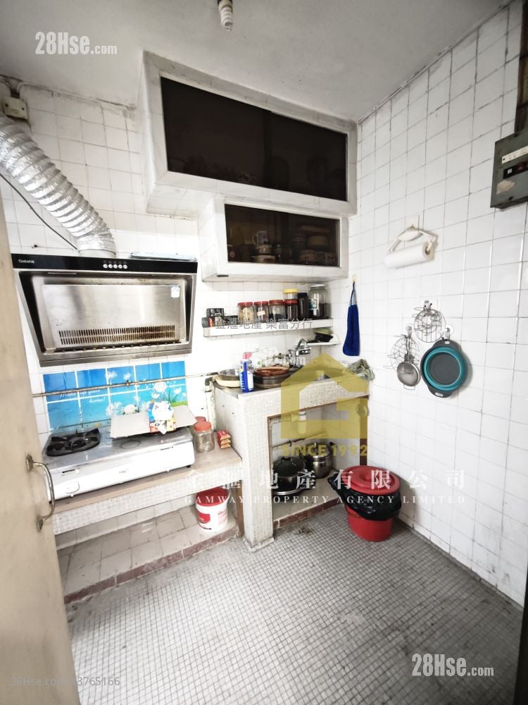 Tung Tau (Ii) Estate Sell 2 Bedrooms , 1 Bathroom 385 ft²