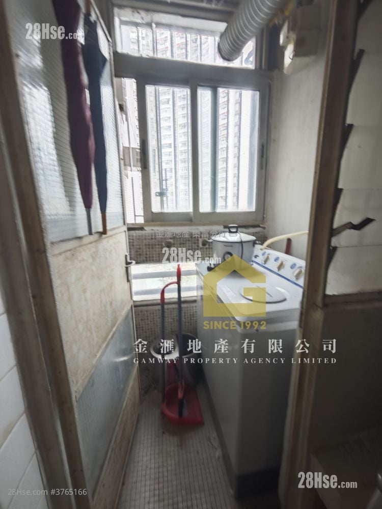 Tung Tau (Ii) Estate Sell 2 Bedrooms , 1 Bathroom 385 ft²