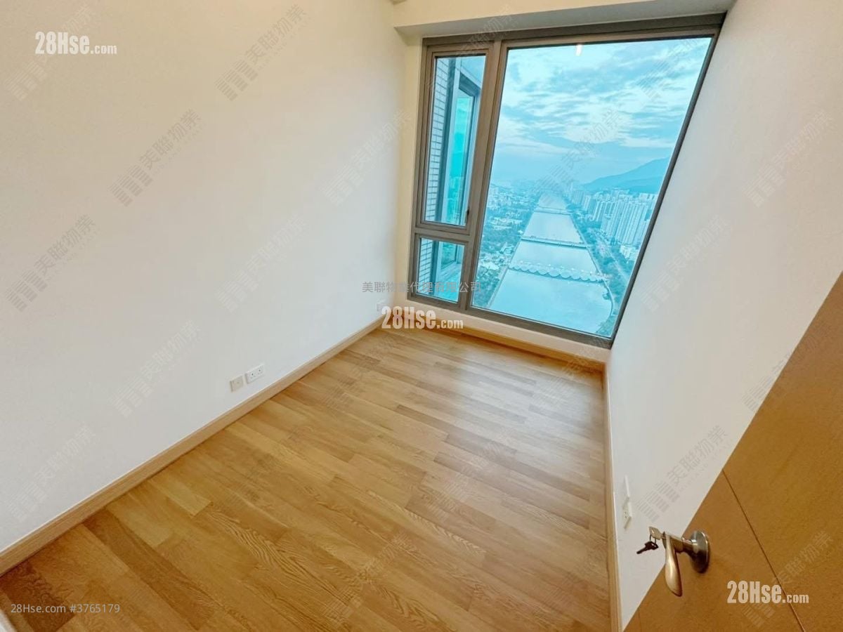 The Riverpark Sell 5+ Bedrooms 2,141 ft²