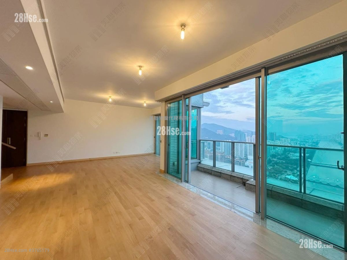 The Riverpark Sell 5+ Bedrooms 2,141 ft²