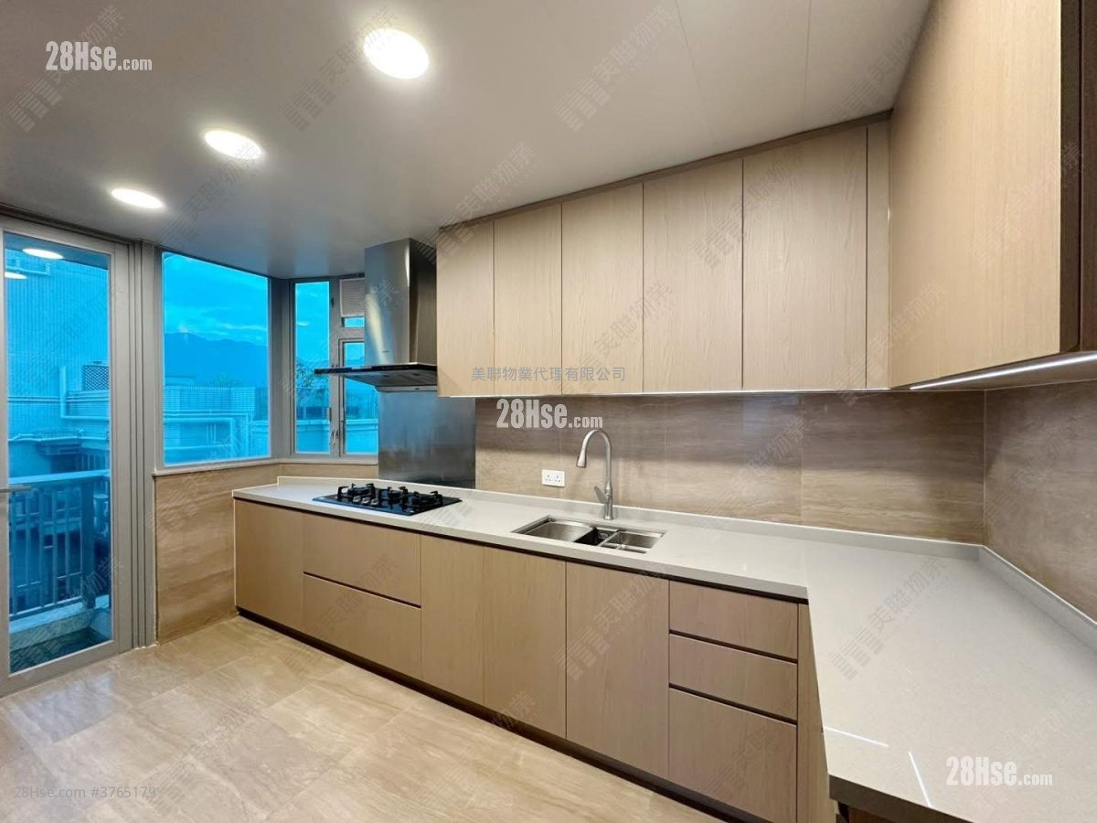 The Riverpark Sell 5+ Bedrooms 2,141 ft²