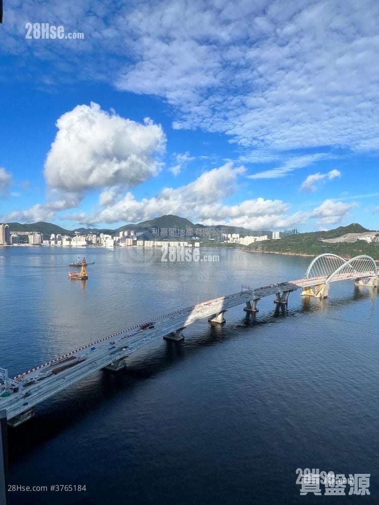 Sea To Sky Sell 4 Bedrooms 1,077 ft²