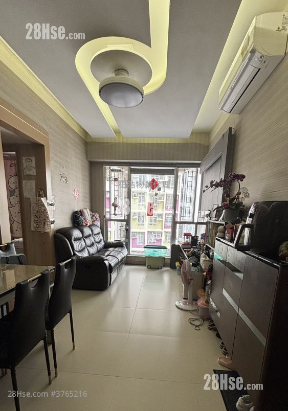 Beacon Lodge Sell 2 Bedrooms , 1 Bathroom 466 ft²