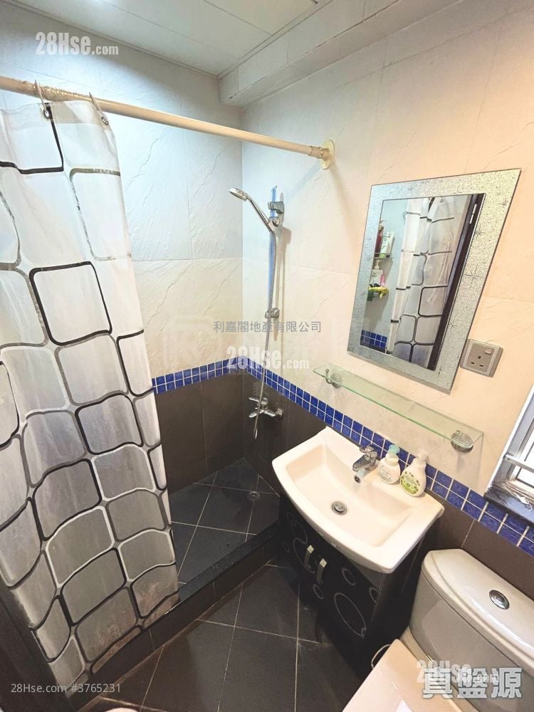 Tsuen Kam Centre Sell 2 Bedrooms , 1 Bathroom 369 ft²