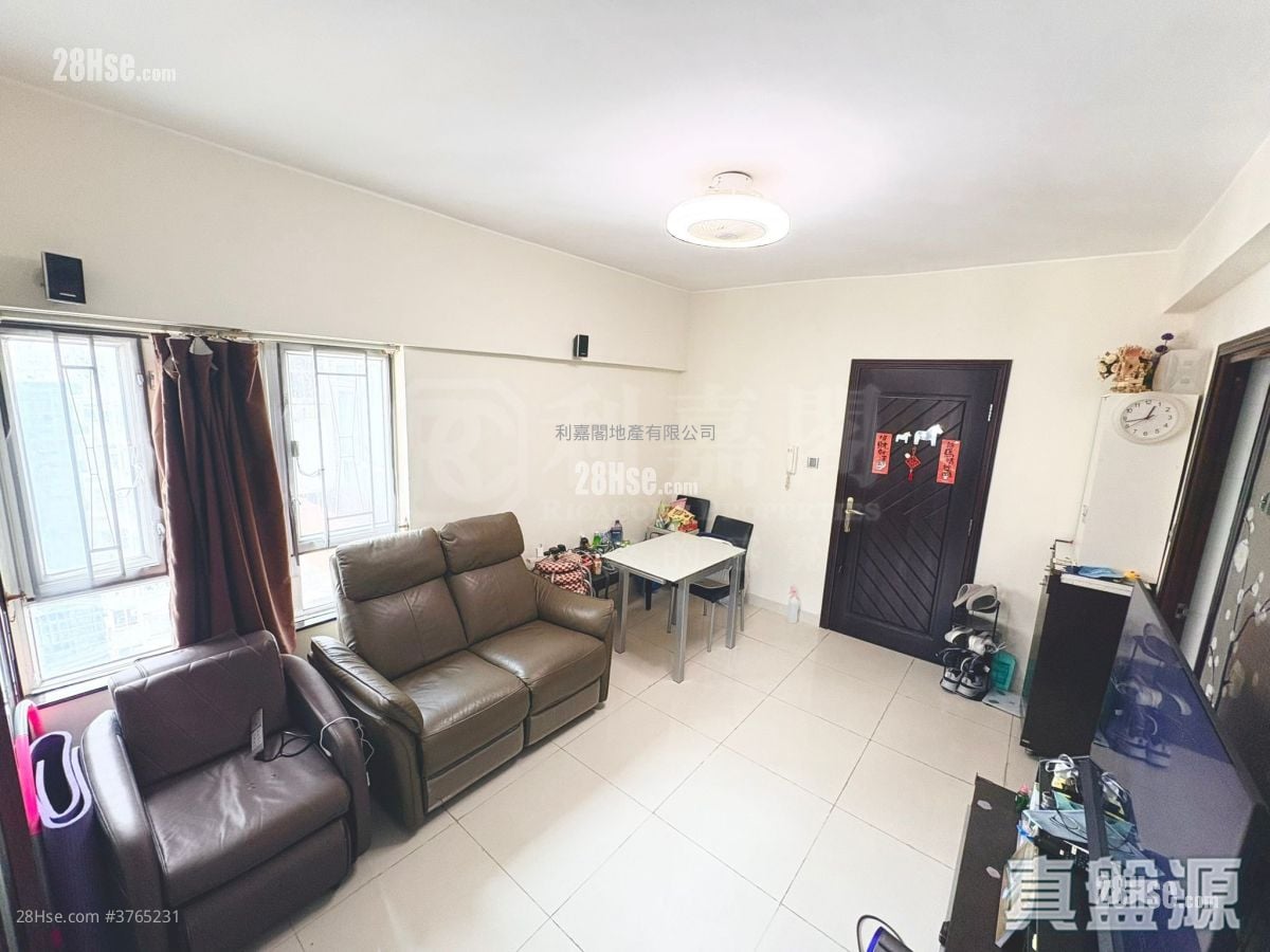 Tsuen Kam Centre Sell 2 Bedrooms , 1 Bathroom 369 ft²