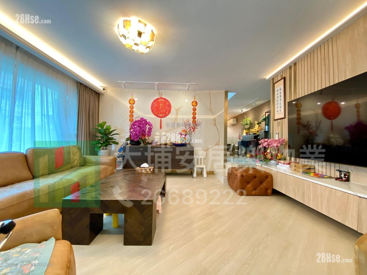 村屋 售盘 5+ 房 , 3 浴室 2,100 平方尺