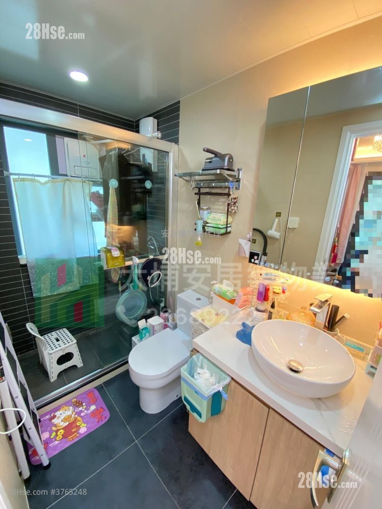 村屋 售盘 5+ 房 , 3 浴室 2,100 平方尺