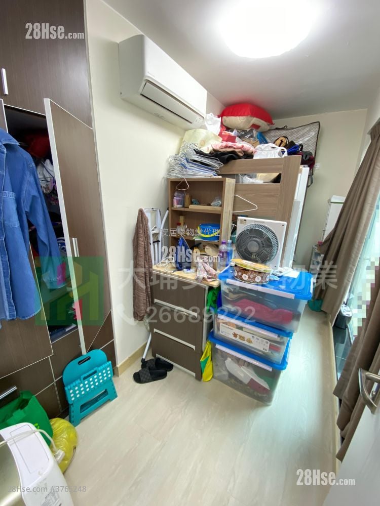 村屋 售盘 5+ 房 , 3 浴室 2,100 平方尺