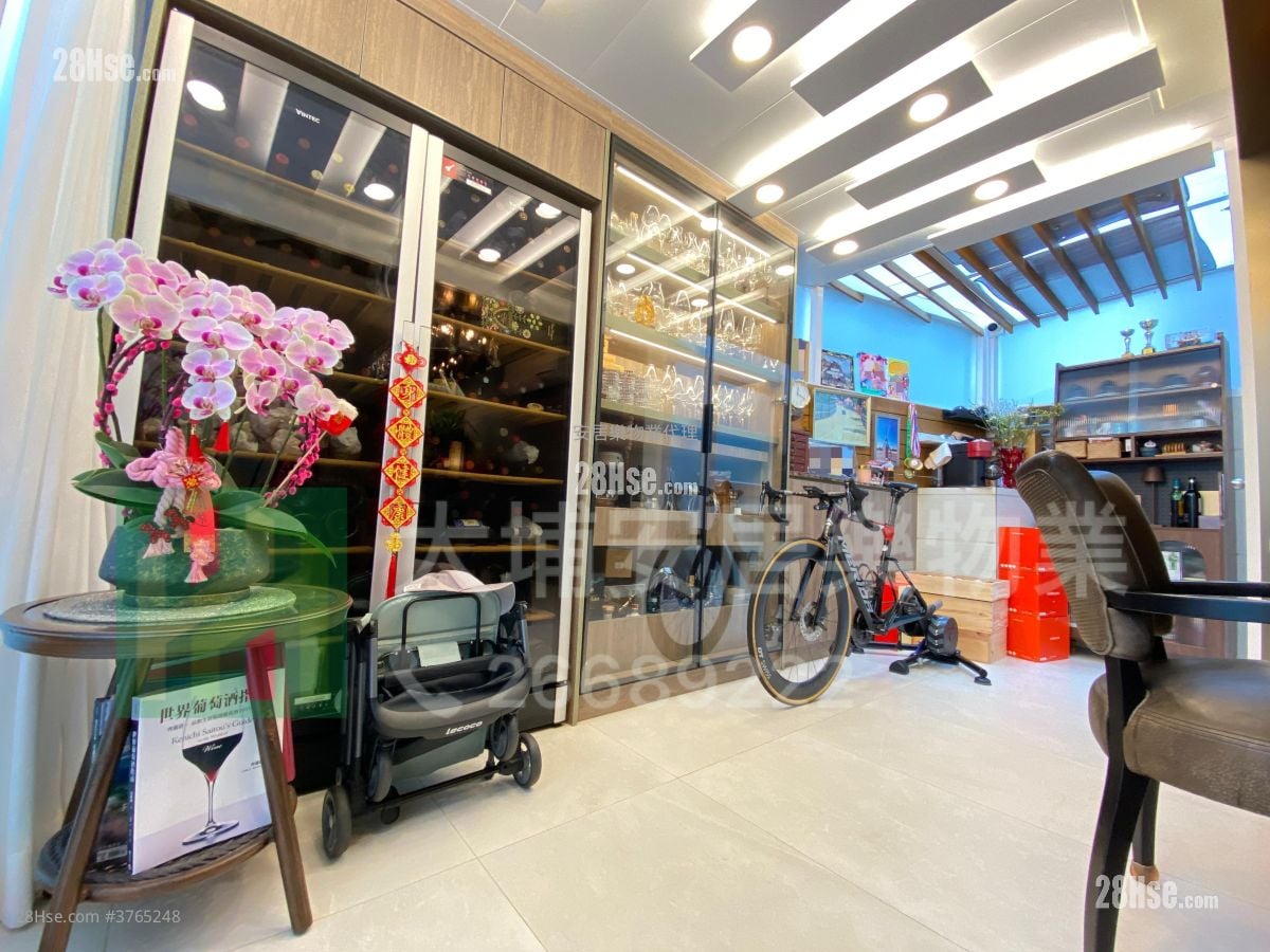 村屋 售盘 5+ 房 , 3 浴室 2,100 平方尺