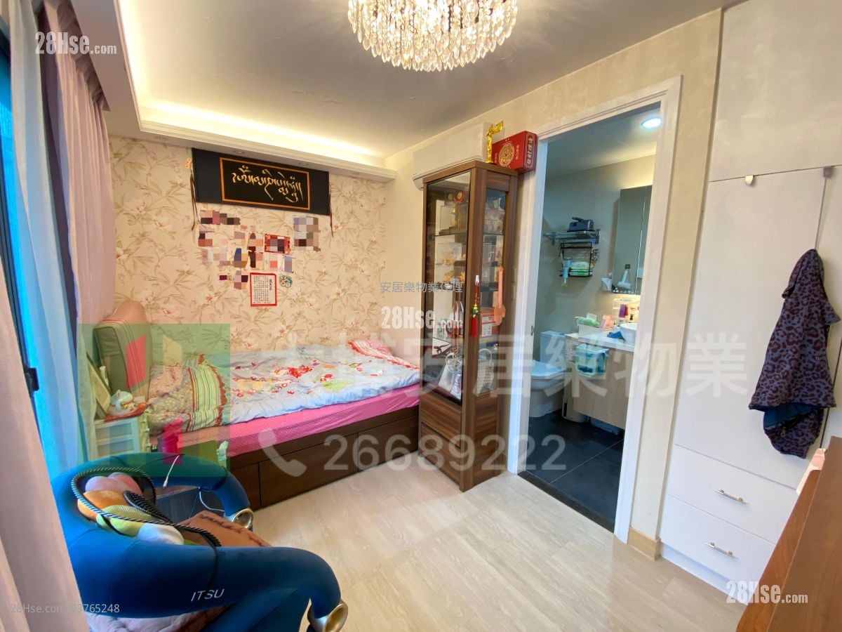 村屋 售盘 5+ 房 , 3 浴室 2,100 平方尺