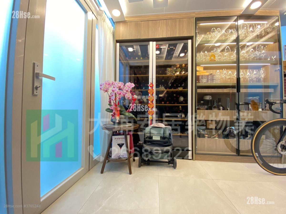 村屋 售盘 5+ 房 , 3 浴室 2,100 平方尺