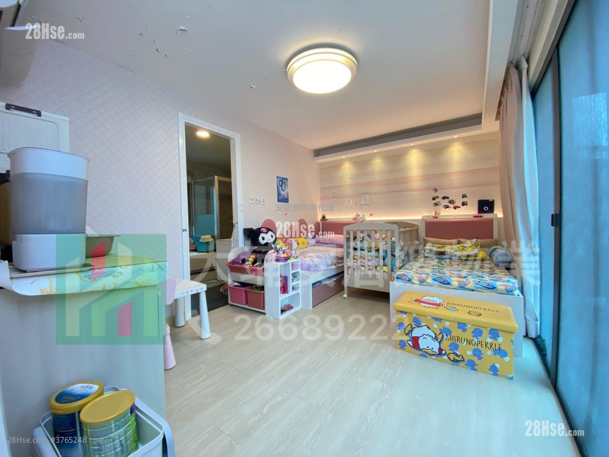 村屋 售盘 5+ 房 , 3 浴室 2,100 平方尺