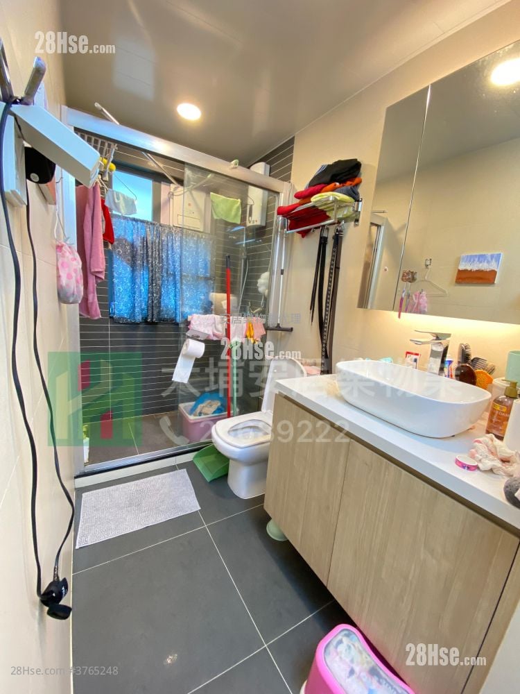 村屋 售盘 5+ 房 , 3 浴室 2,100 平方尺