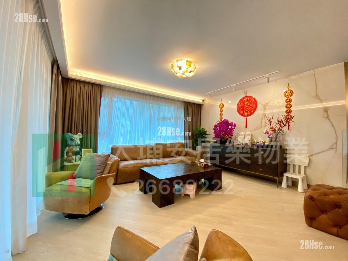 村屋 售盘 5+ 房 , 3 浴室 2,100 平方尺