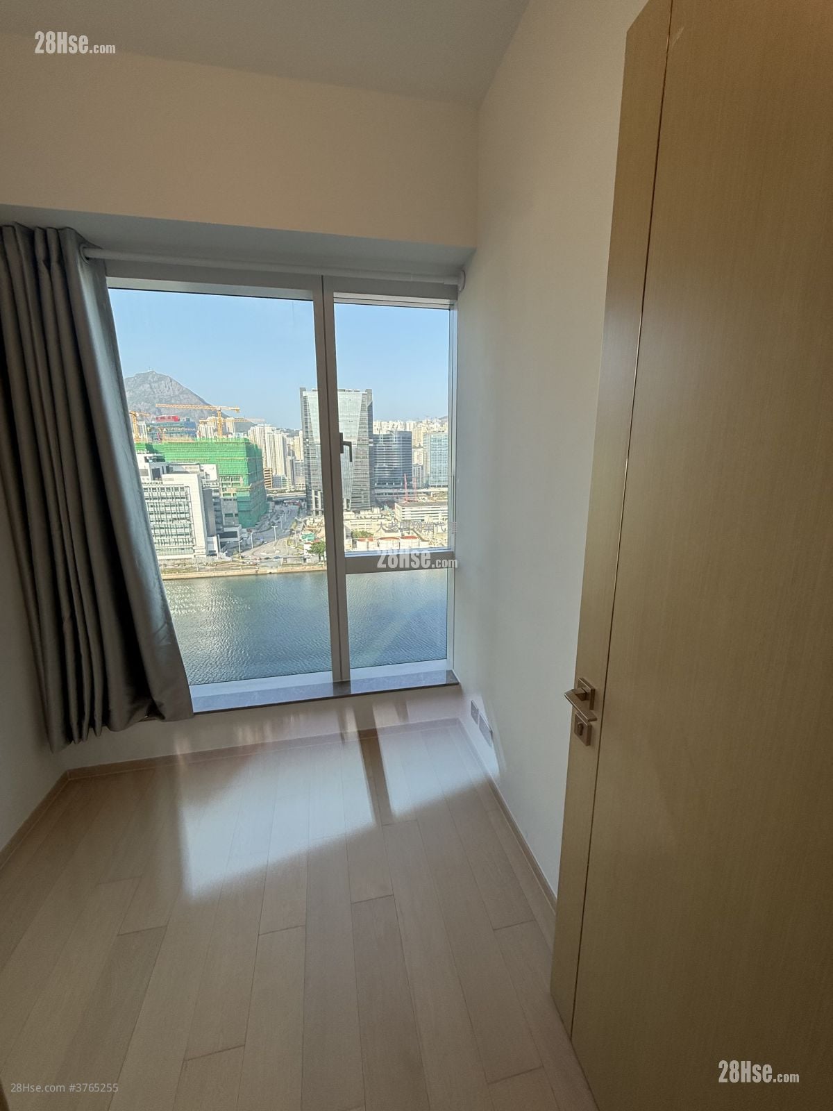 Miami Quay Sell 3 Bedrooms , 2 Bathrooms 620 ft²