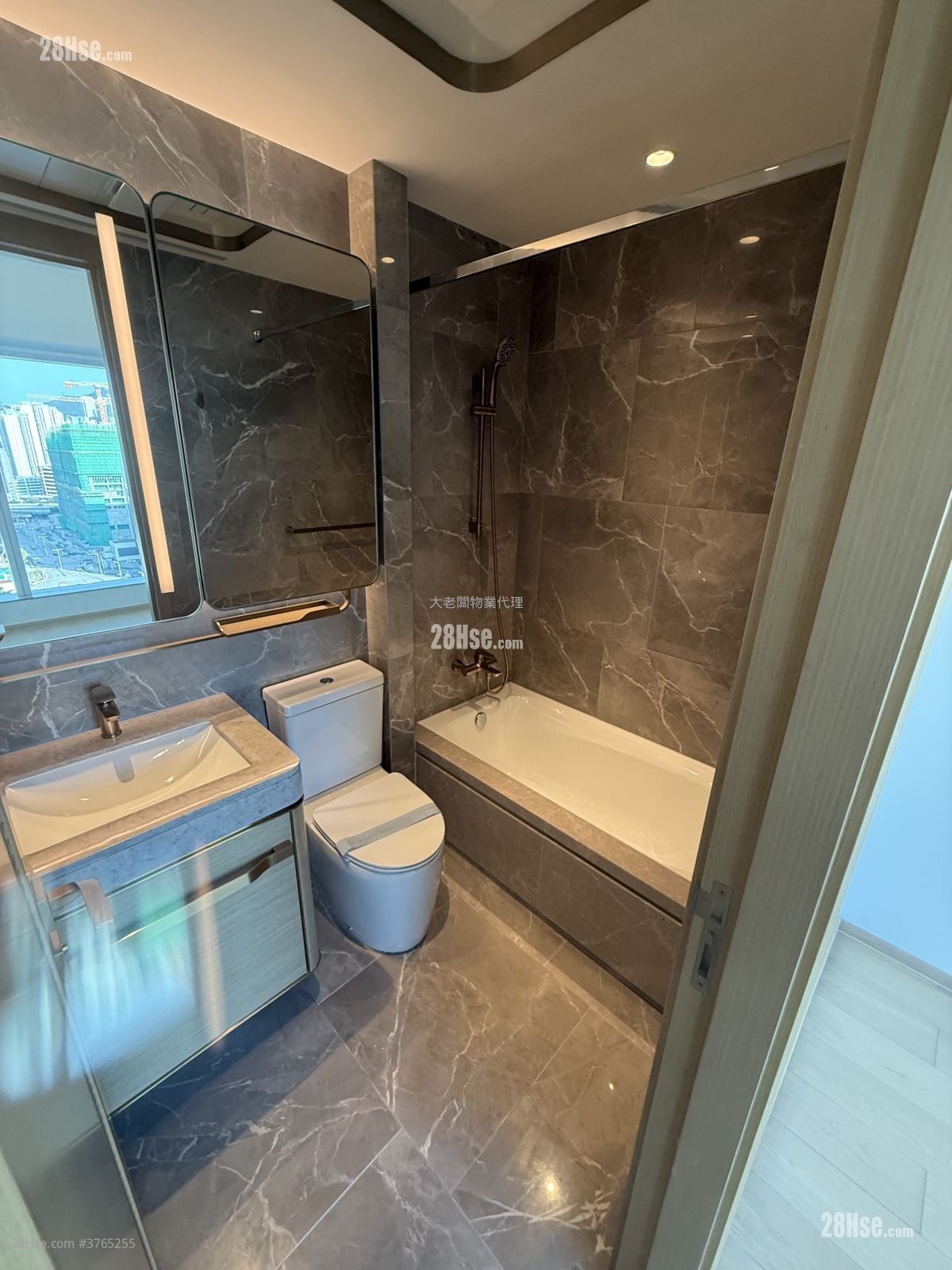 Miami Quay Sell 3 Bedrooms , 2 Bathrooms 620 ft²