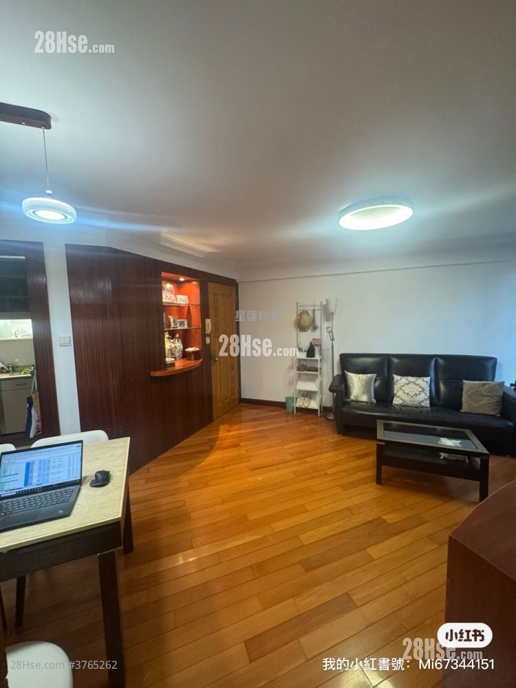 Whampoa Garden Sell 4 Bedrooms , 2 Bathrooms 765 ft²