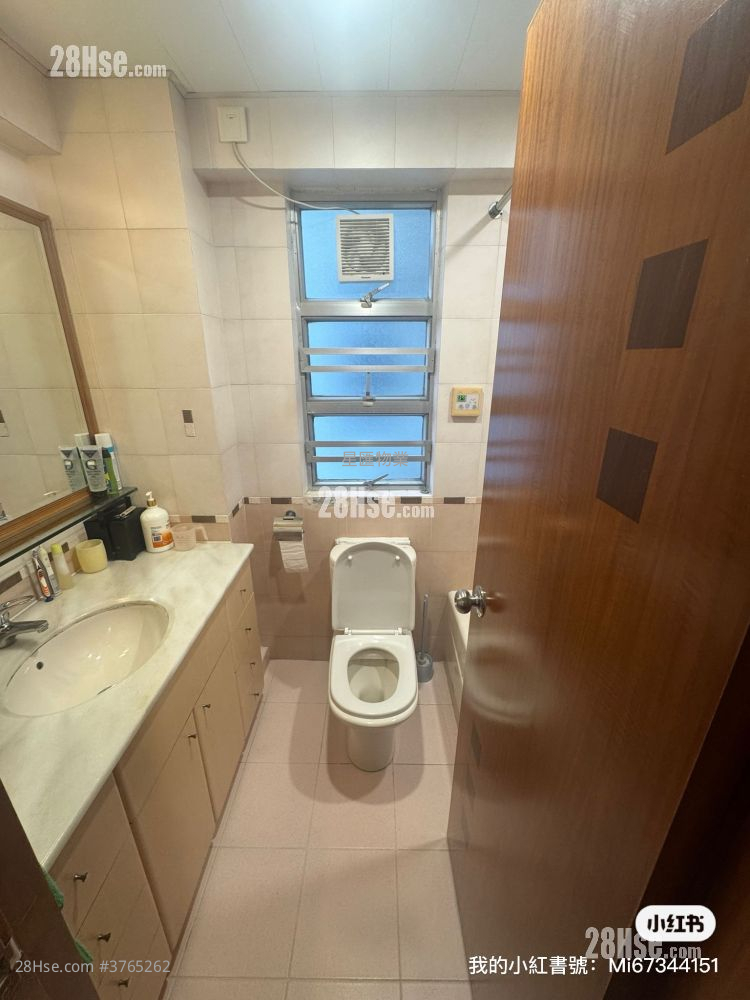 Whampoa Garden Sell 4 Bedrooms , 2 Bathrooms 765 ft²