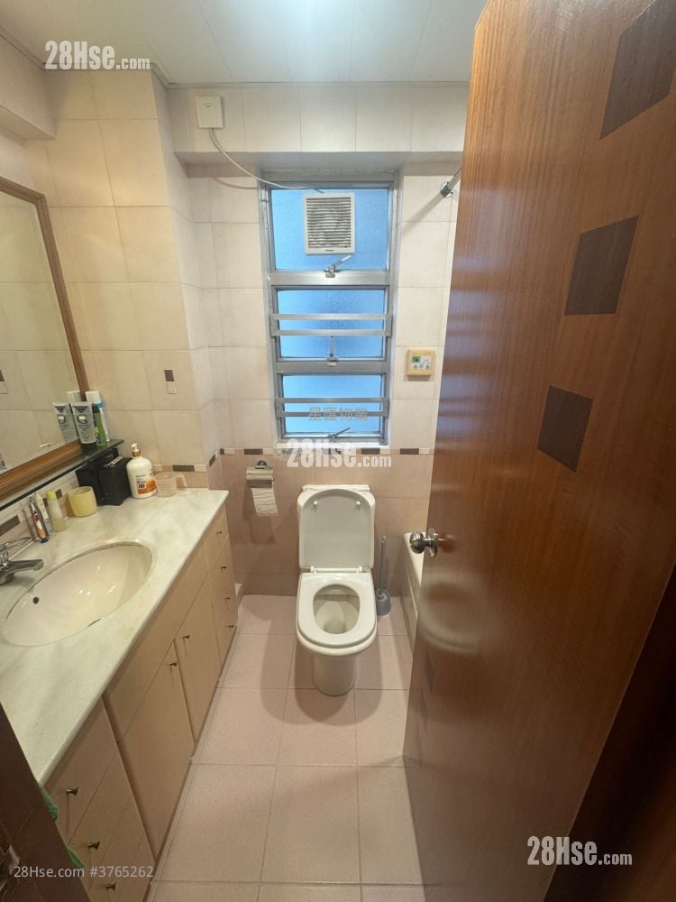 Whampoa Garden Sell 4 Bedrooms , 2 Bathrooms 765 ft²