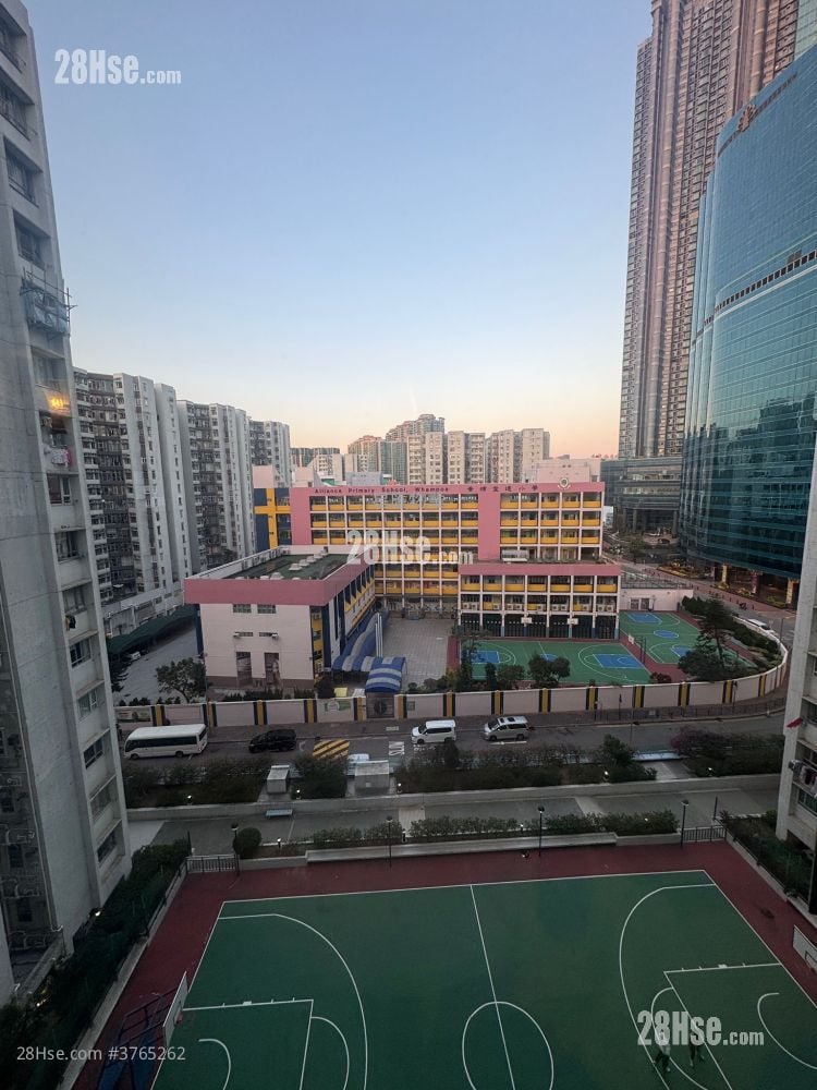 Whampoa Garden Sell 4 Bedrooms , 2 Bathrooms 765 ft²