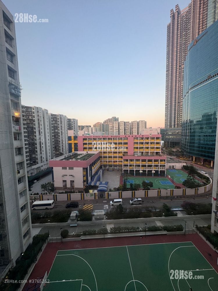 Whampoa Garden Sell 4 Bedrooms , 2 Bathrooms 765 ft²