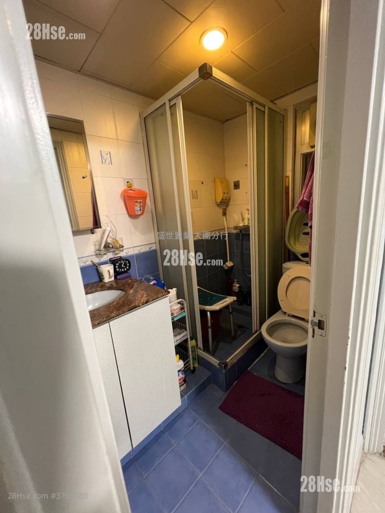 May Shing Court Sell 2 Bedrooms , 1 Bathroom 394 ft²