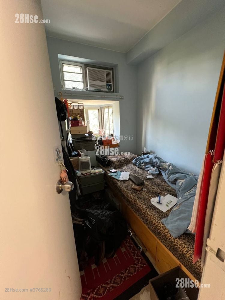 May Shing Court Sell 2 Bedrooms , 1 Bathroom 394 ft²